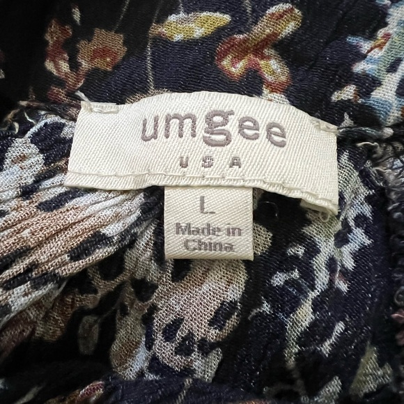 Umgee USA size L floral tunic. Hich neck with two button closure on back. - Picture 8 of 8